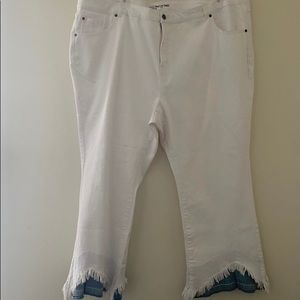 WHITE JEANS w/ CONTRAST DENIM HEM (PLUS SIZE)